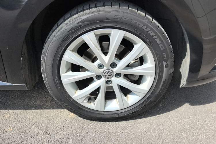 Used Volkswagen Lavida 2015 1.6L Manual Comfort Edition Right Front Wheel Hub