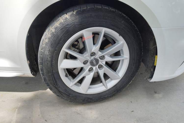 Used Audi A4L 2017 40 TFSI Ambition Edition Right Front Wheel Hub