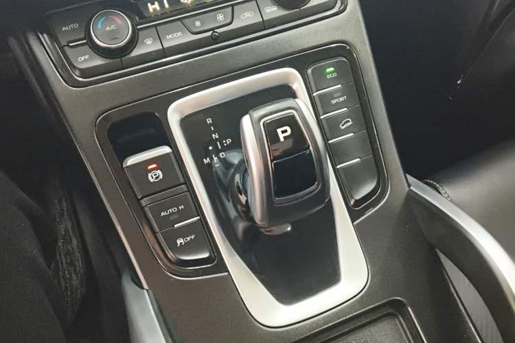 Used Geely Auto Emgrand X7 Sport 2021 Million Edition 1.8TD DCT Two-Wheel Drive Luxury Model
