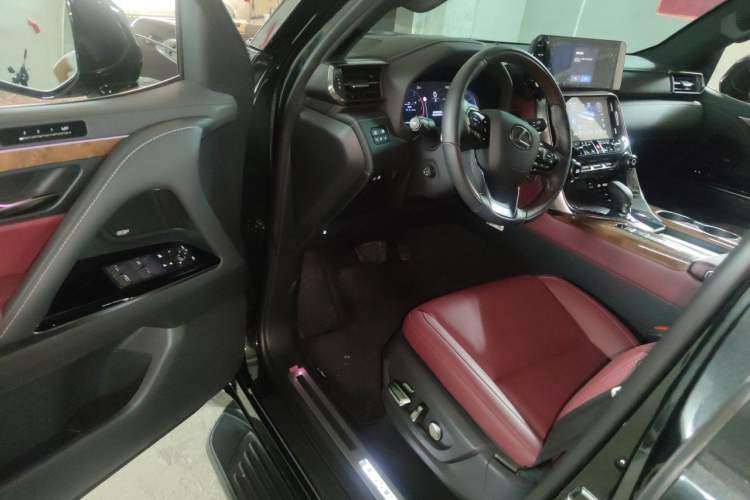 Used Lexus LX 2025 700h Lingjie Edition
