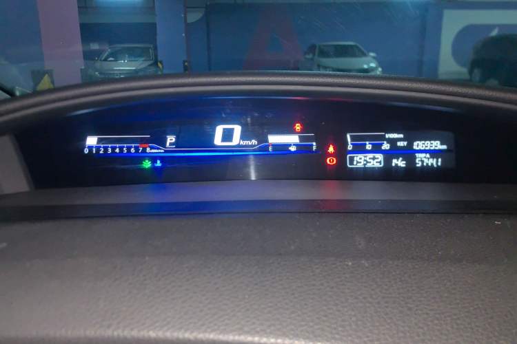 Used Honda Jade 2014 1.8L Automatic Comfort Elite Version 5 Seats
