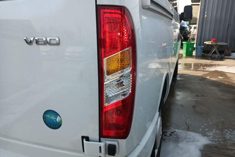 Used SAIC MAXUS Xintu V80 2025 Value Edition Aoyuntong 2.0T Manual Short Wheelbase Mid-Height 127 Ps 5/6 Seats
