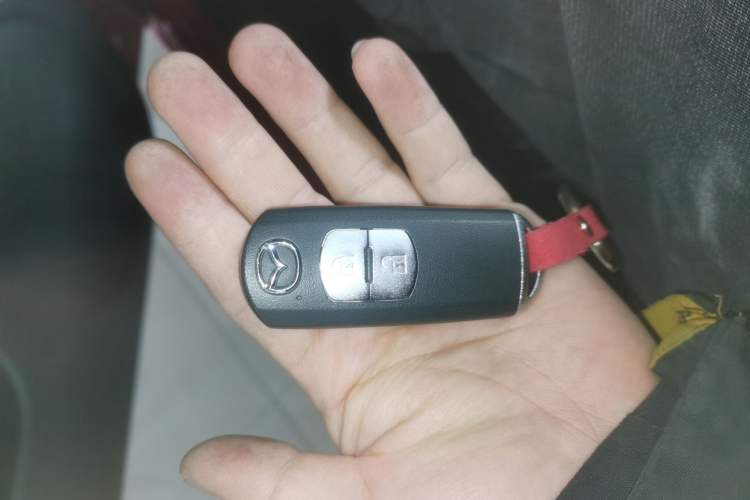 Used Mazda 3 Axela 2017 Hatchback 1.5L Automatic Comfort Model Emission Standard China V Vehicle Key