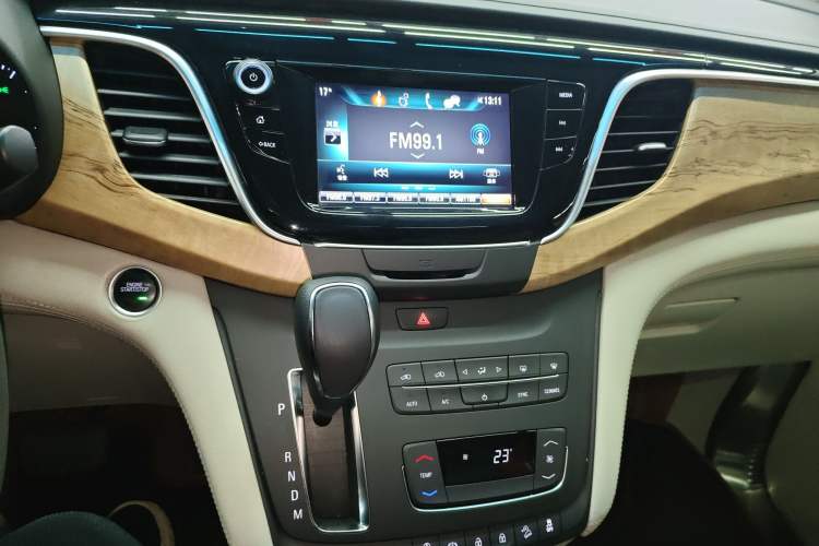 Used Buick GL8 2018 ES 28T Comfort Model China VI Standard Audio And AC Panel