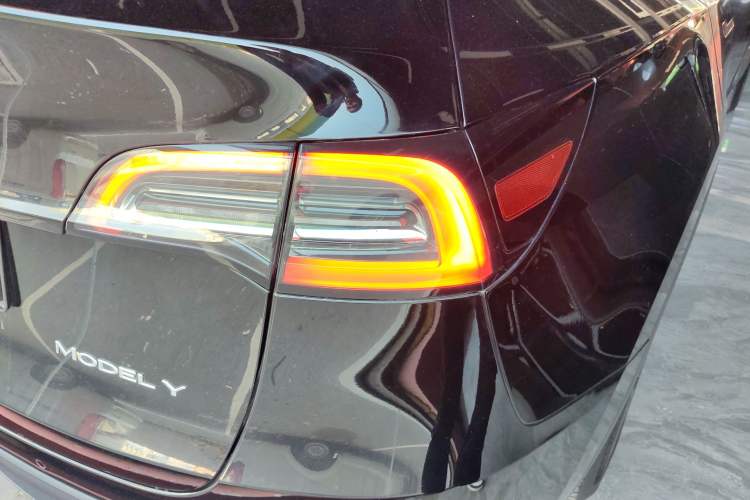 Used Tesla Model Y 2023 Long-Range All-Wheel-Drive Version