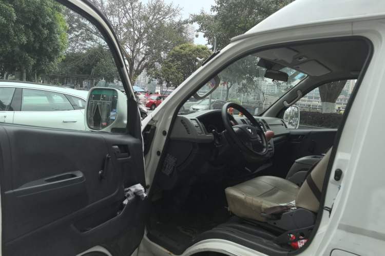 Used Foton Scenic G7 2015 2.0L Commercial & Travel Short Wheelbase High-Roof 486EQV4
