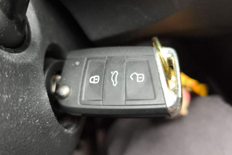 Used Volkswagen T-ROC 2018 230TSI DSG Two-Wheel Drive Advanced Version China V Standard
