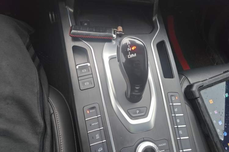 Used Wey VV6 2018 2.0T Two-Wheel-Drive Ultra-Luxury Version China V Standard Gear Lever