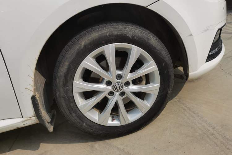 Used Volkswagen Lavida 2015 1.6L Automatic Comfort Edition
