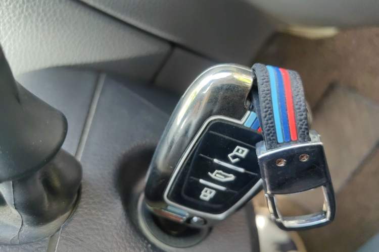 Used SAIC MAXUS Xintu V80 2018 2.5T 6-Speed Manual Aoyuntong Short Wheelbase Mid-Height 5-6 Seater
