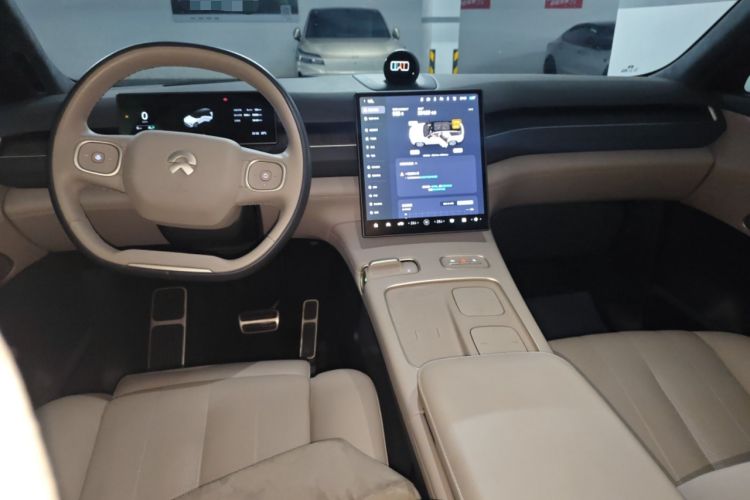 Used Nio ES8 2023 75 kWh Center Console