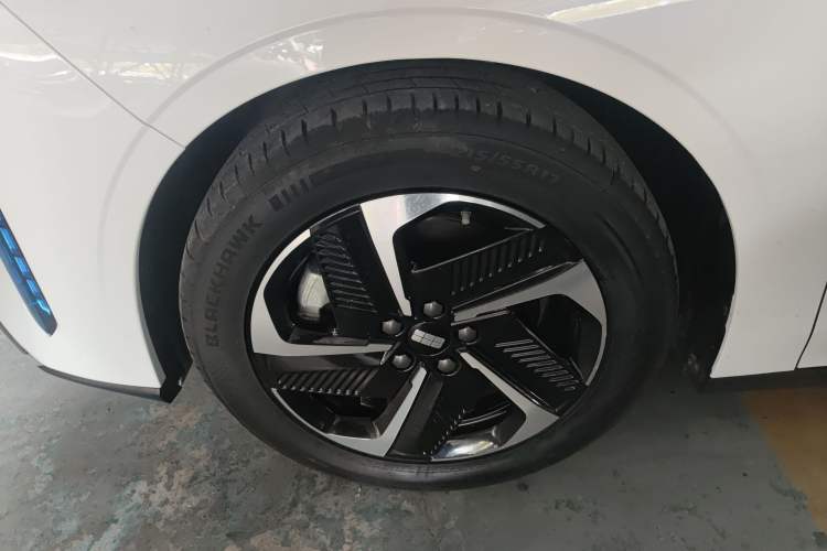 Used Geely Galaxy L6 2024 125km PLUS Dragon Edition Left Front Wheel Hub