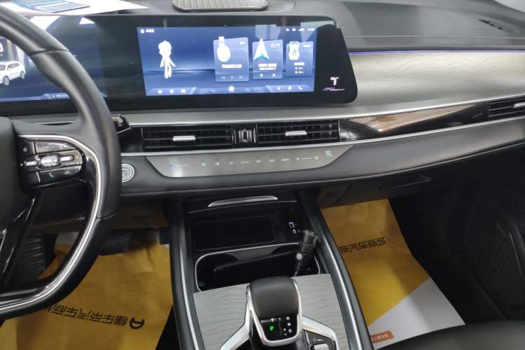 Used Chery Tiggo 8 PRO 2024 Champion Edition 290T Two-Wheel Drive Shining Version 5 Seats Audio And AC Panel