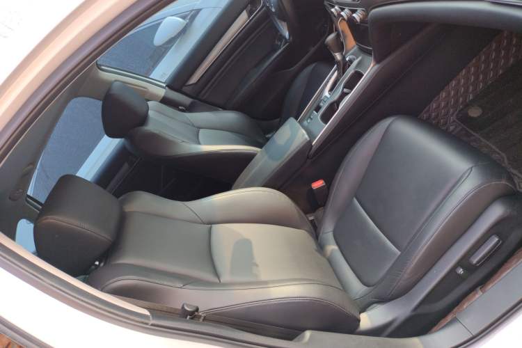 Used Honda Accord 2022 260TURBO Luxury Edition Right Front Seat