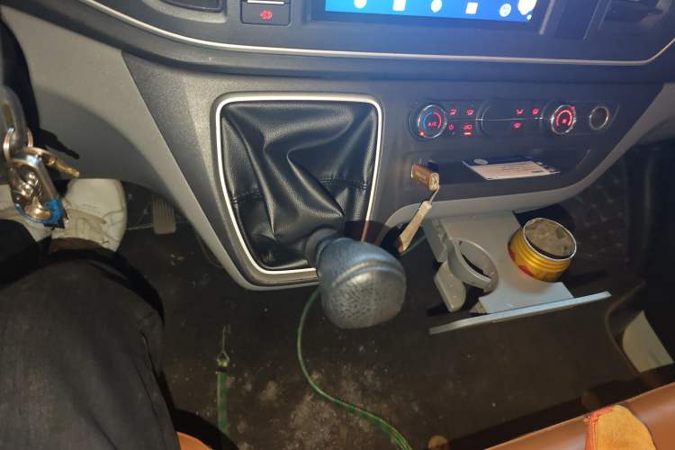 Used SAIC MAXUS Xintu V80 2021 2.0T Manual Classic Aoyuntong 127 PS Mid-axle Mid-roof 6/7/8/9-Seater Gear Lever