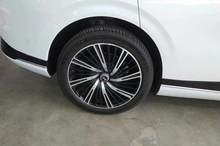 Used XPeng G9 2025 625 Long-Range Max Exterior 8