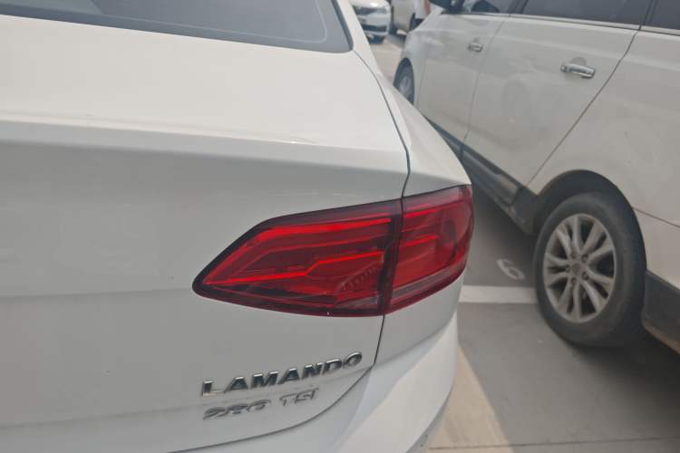 Used Volkswagen Lamando 2015 280TSI DSG Comfort Edition Right Rear Taillight