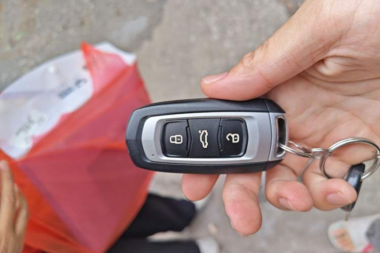 Used Geely Auto Vision X6 2016 1.8L Manual Luxury Model
