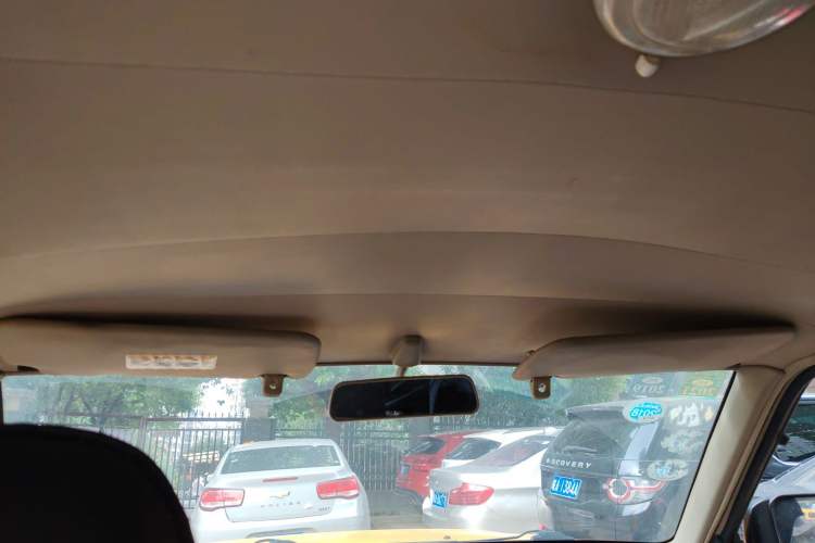 Used Nissan ZN Van 2013 2.4L Two-Wheel Drive Standard Model with 5 Seats
