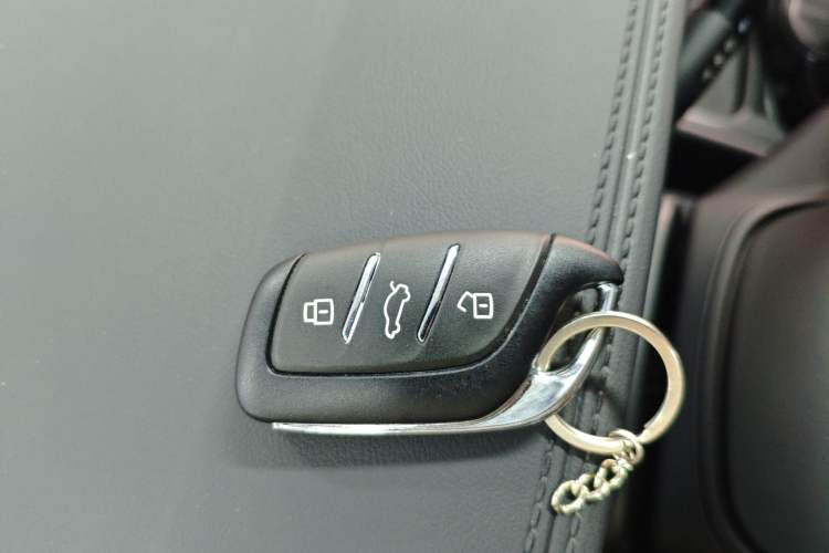 Used Roewe D7 2023 DMH 125km Excellence Edition Interior 1