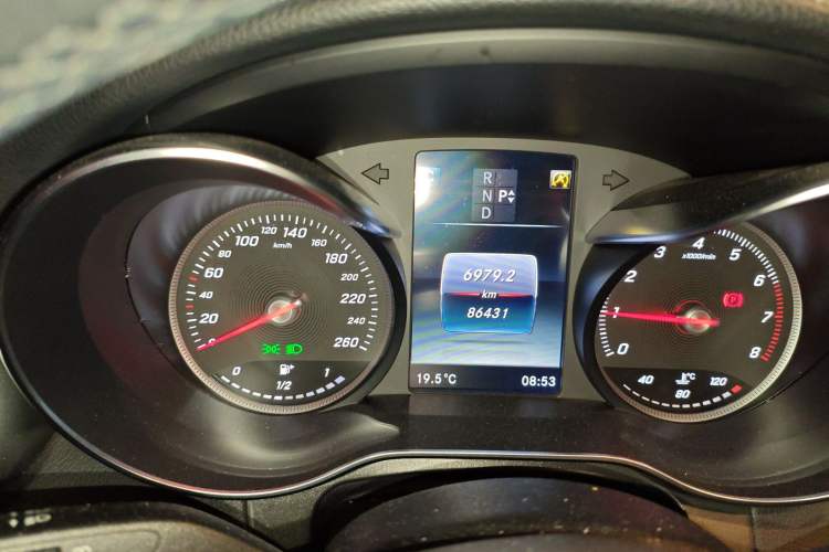 Used Mercedes-Benz GLC 2019 GLC 260 L 4MATIC Luxury Model Odometer Close Up