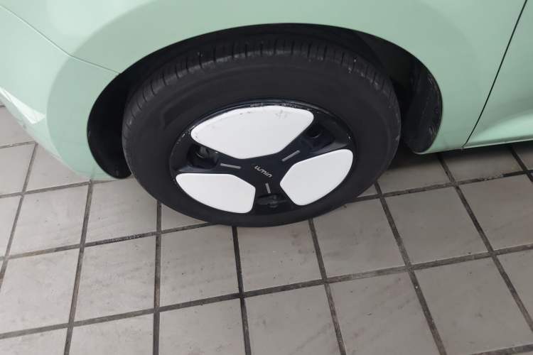 Used CHANGAN NEVO Lumin 2022 155 km – Refreshingly Sweet Edition Left Front Wheel Hub