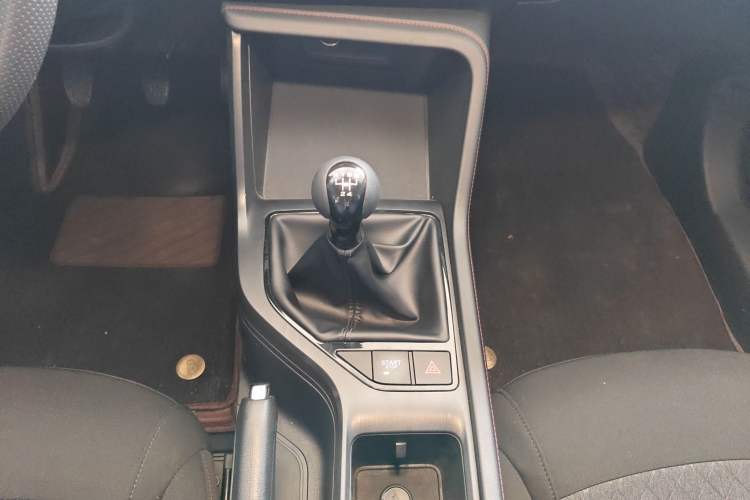 Used Roewe i5 2023 1.5L Manual Comfort Edition