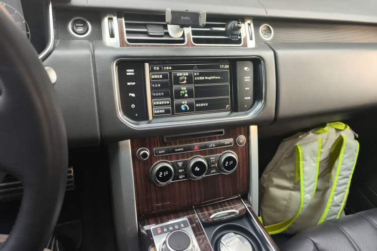 Used Land Rover Range 2015 3.0 SC V6 Vogue Audio And AC Panel