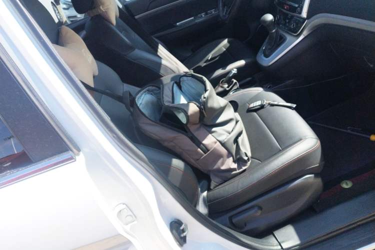 Used Haval M6 2019 1.5T DCT Two-Wheel Drive Value Edition China VI Standard Right Front Seat