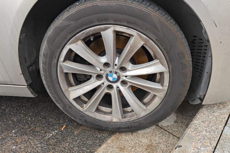 Used BMW 5 Series 2017 520Li Elegant Edition Right Front Wheel Hub