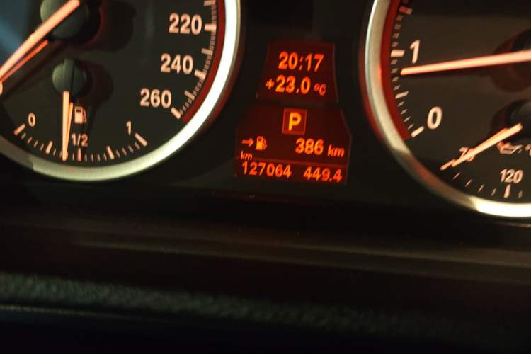 Used BMW X6 2014 xDrive35i Sport model Odometer Close Up