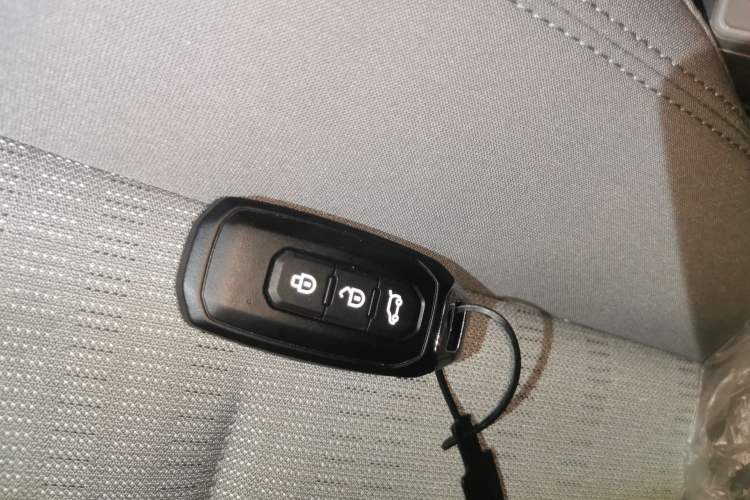 Used Ford Transit T8 2024 T8 2.3T Diesel Automatic Short Wheelbase Mid-Height 6-Seater Multi-Function Version 3/3 Vehicle Key