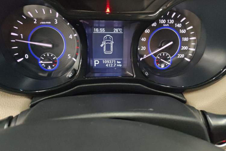 Used JMC Yusheng S350 2014 2.4T Automatic 2WD Diesel Luxury Version with Sunroof 5 Seats
