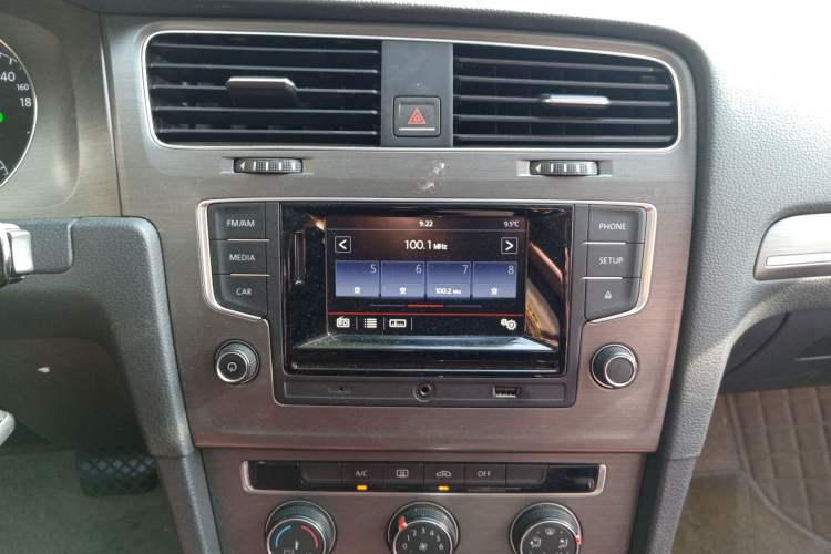 Used Volkswagen Golf 2016 230TSI Automatic Comfort Version Audio And AC Panel