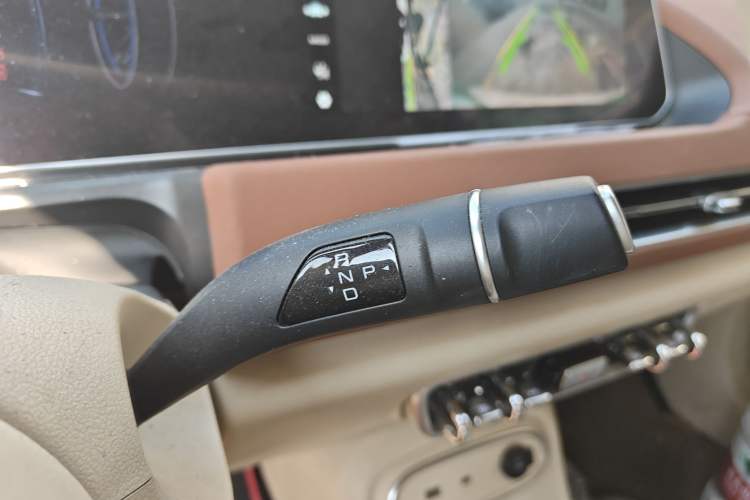 Used ORA Good Cat 2023 401 km Standard Range Premium Version Lithium Iron Phosphate Gear Lever