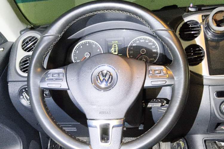 Used Volkswagen Tiguan 2017 300TSI Automatic Two-Wheel Drive Silk Road Comfort Edition Steering Wheel