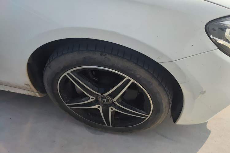 Used Mercedes-Benz E-Class 2019 E 260 Sport Edition Right Front Wheel Hub