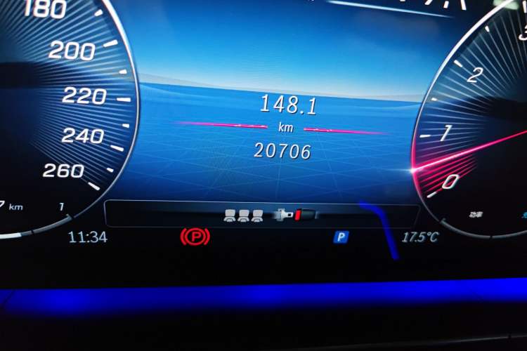 Used Mercedes-Benz GLE 2025 GLE 450 4MATIC Fashion Edition Odometer Close Up