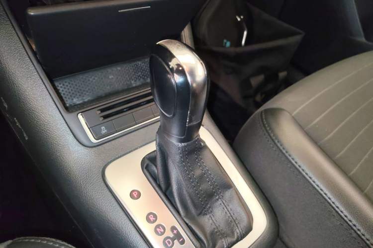 Used Volkswagen Tiguan 2015 1.8TSI Automatic Two-Wheel Drive Trend Edition Gear Lever