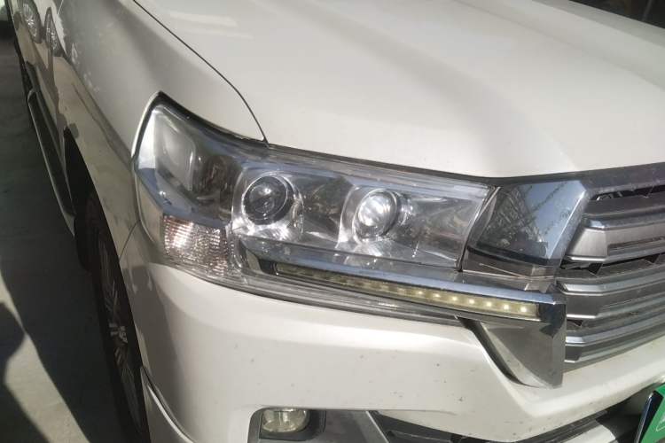 Used Toyota Land Cruiser  Right Front Headlight