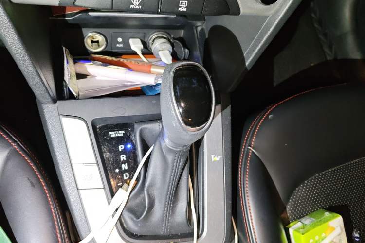 Used Hyundai Elantra (6th Generation / Lingdong) 2016 1.6L Automatic ZhiXuan – Elite Version Gear Lever