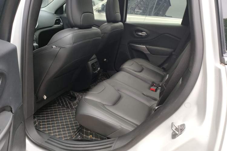 Used Jeep Cherokee 2020 2.0T Two-Wheel Drive Leading Edition