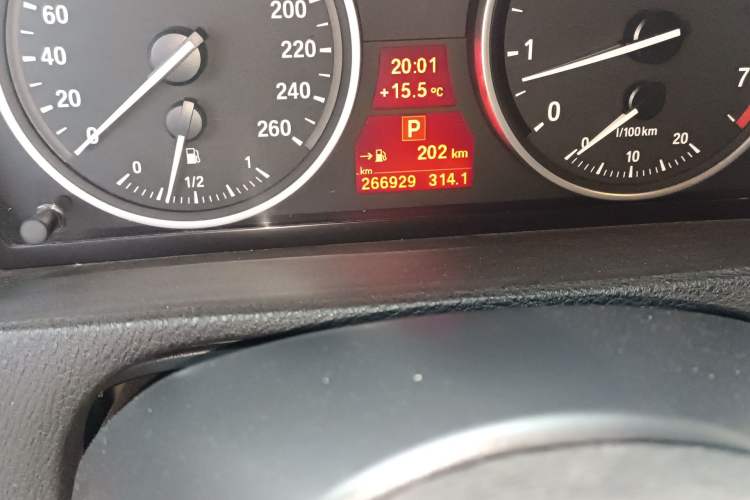 Used BMW X5 2011 xDrive35i Luxury Model Odometer Close Up