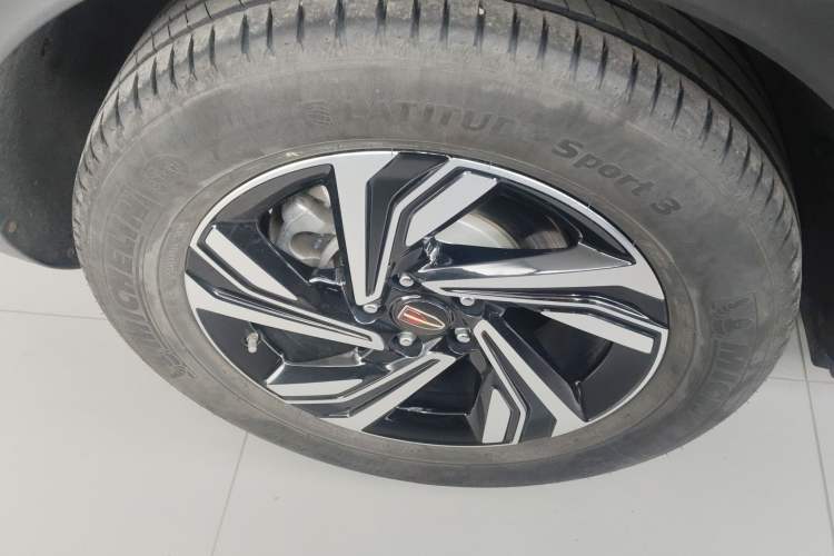 Used Hongqi HS5 2022 Revised Version 2.0T Smart Connect Flagship Edition Right Rear Wheel Hub