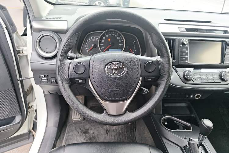 Used Toyota RAV4 2018 2.0L CVT Two-Wheel Drive Fashion X Edition Steering Wheel