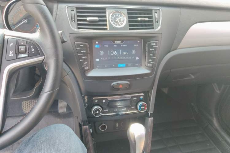 Used BAIC Senova X55 2016 1.5T CVT Elite Edition Audio And AC Panel