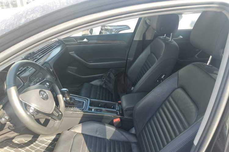 Used Volkswagen Magotan 2019 330TSI DSG Luxury Version China VI Standard Left Front Seat