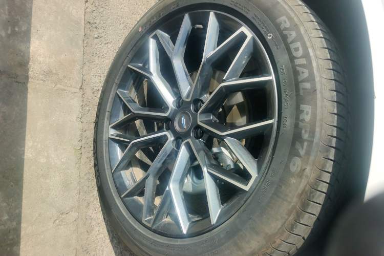 Used CHANGAN OSHAN Z6 2023 Blue Whale 1.5T DCT Smart Luxury Model Right Front Wheel Hub