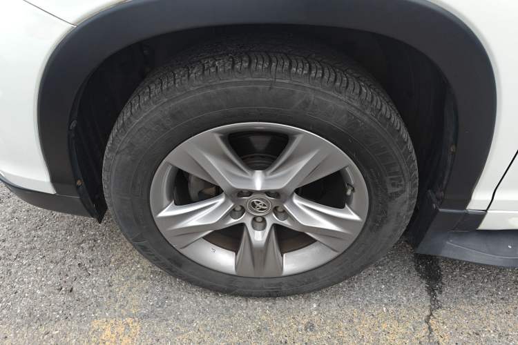 Used Toyota Highlander 2015 2.0T Two-Wheel Drive Luxury Edition 7 Seats Exterior 4