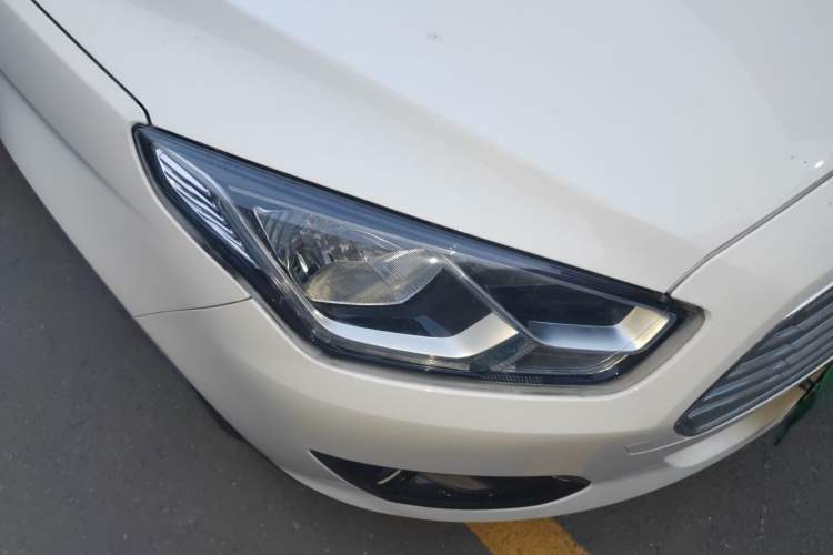 Used Ford Escort 2017 Happiness Edition 1.5L Automatic Fashion Version Right Front Headlight